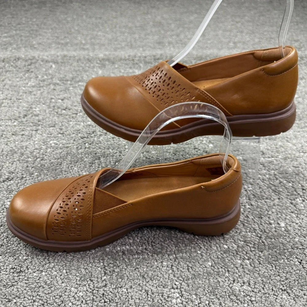 Clarks Artisan Loafers Womens 6.5 Brown Leather Laser Cut Perforated Slip On